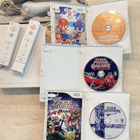 Nintendo Wii Console & 3 Mario Wii Games RVL-001 Complete Super Smash Pikachu - Picture 16 of 16